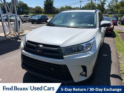Used 2017 Toyota Highlander SE