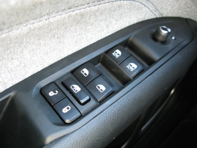 Used 2023 Jeep Compass Sport AWD/4WD image 15