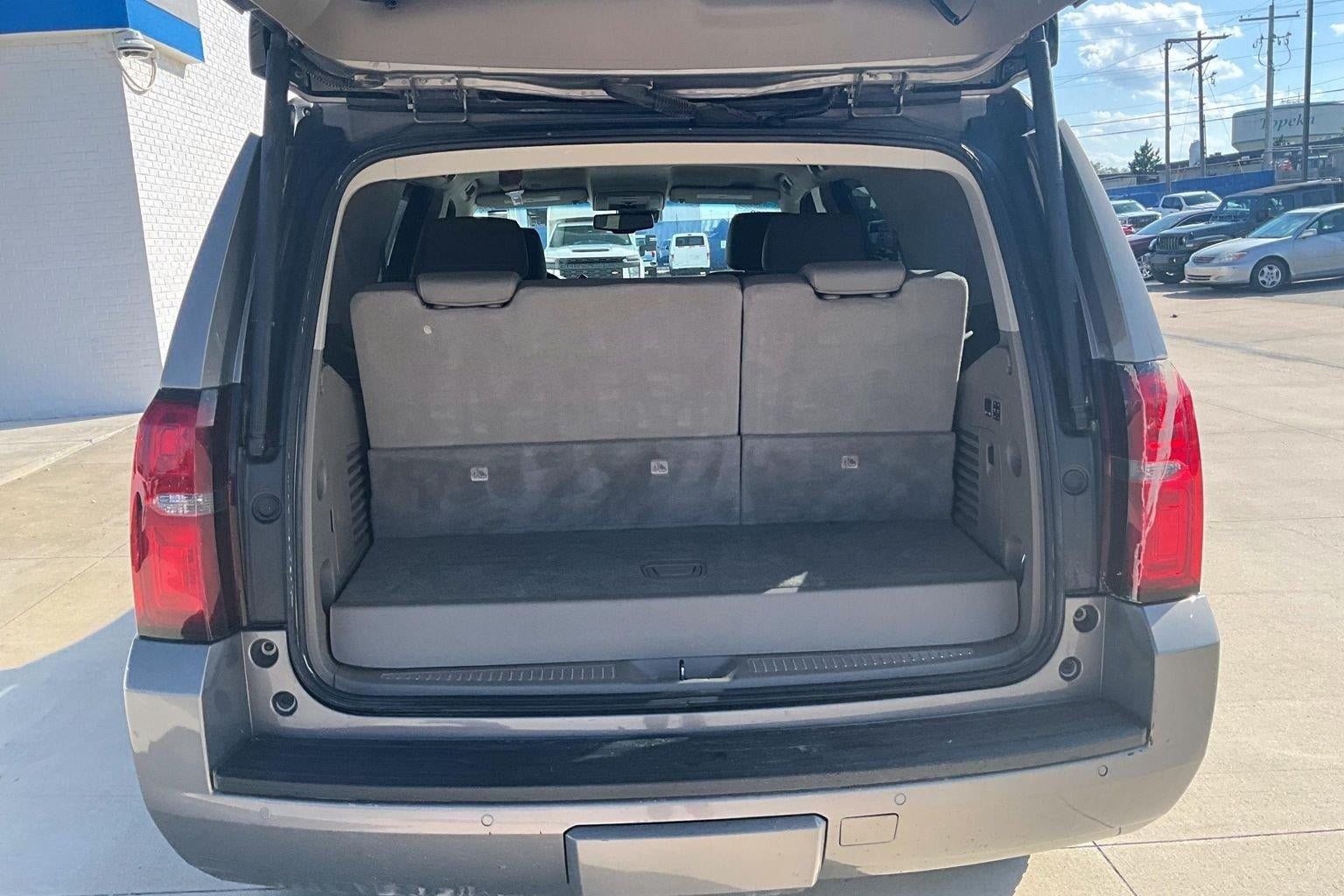 Used 2018 Chevrolet Tahoe LT w/ Luxury Package AWD/4WD image 4
