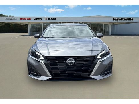Used 2023 Nissan Altima 2.5 SV FWD image 8