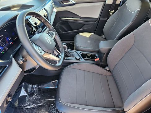 Used 2024 Volkswagen Taos SE image 3