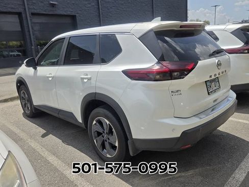 Used 2026 Nissan Rogue SV FWD image 2