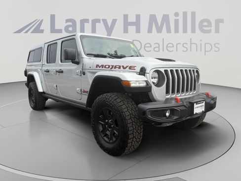 Used 2023 Jeep Gladiator Mojave w/ Cold Weather Group AWD/4WD image 7
