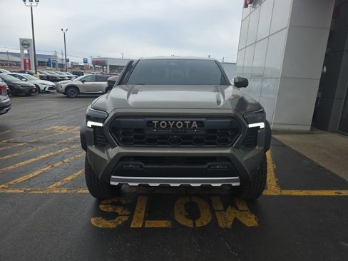 Used 2025 Toyota Tacoma Trailhunter image 10