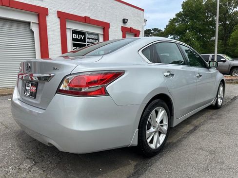 Used 2015 Nissan Altima 2.5 SL w/ Moonroof Package FWD image 10