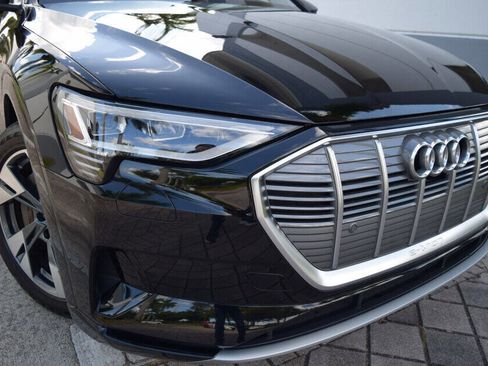 Used 2022 Audi e-tron Premium image 8