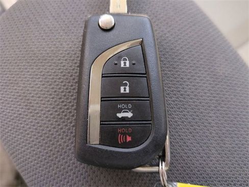 Used 2020 Toyota Corolla LE image 30