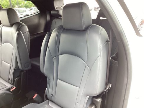 Used 2024 Buick Enclave Premium image 12