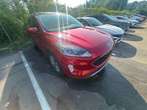 Used 2022 Ford Escape SEL w/ Technology Package FWD image 1