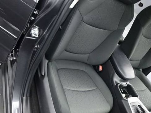 Used 2022 Toyota RAV4 XLE w/ Convenience Package FWD image 18