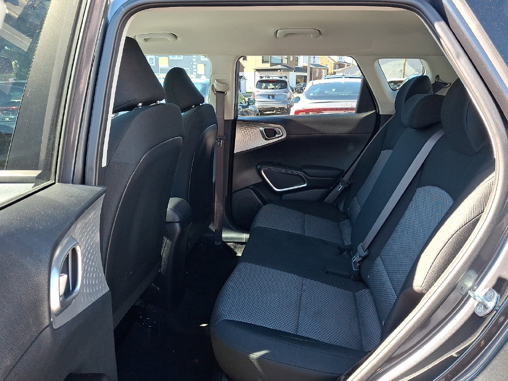 Used 2023 Kia Soul LX w/ LX Technology Package FWD image 10