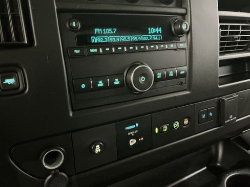 Used 2019 Chevrolet Express 2500 RWD image 19