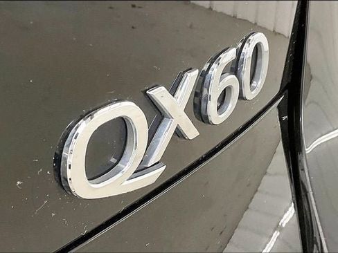 Used 2017 INFINITI QX60 Luxe w/ Deluxe Technology Package image 9