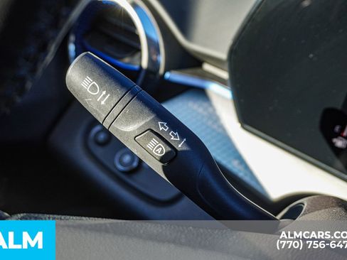 Used 2025 Chevrolet Trax LT w/ LT Convenience Package image 33