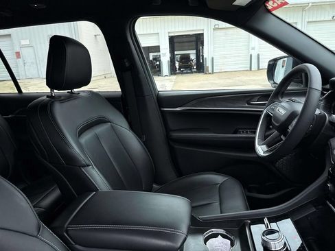 Used 2025 Jeep Grand Cherokee L Limited AWD/4WD image 14