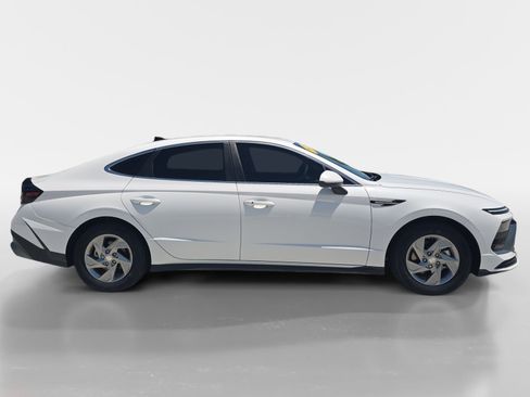 Used 2025 Hyundai Sonata SE FWD image 2