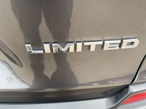 Used 2019 Jeep Cherokee Limited image 37