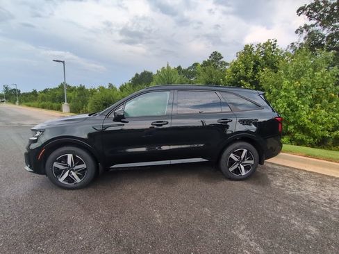 Used 2023 Kia Sorento S FWD image 4