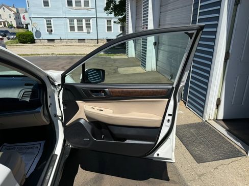 Used 2016 Subaru Outback 2.5i Limited AWD/4WD image 36