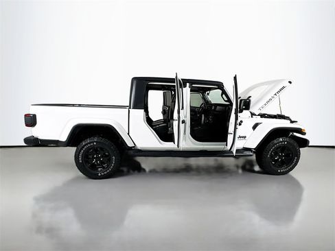 Used 2021 Jeep Gladiator Sport image 29