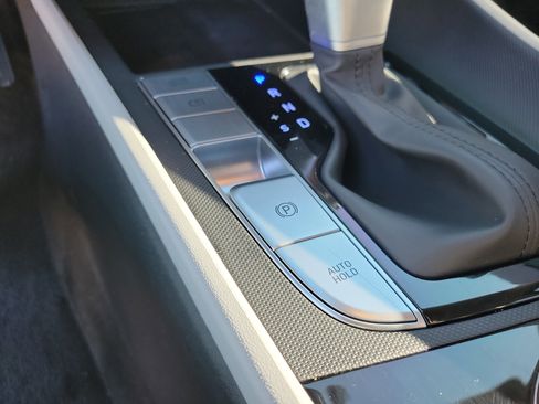 Used 2023 Hyundai Elantra Limited image 33