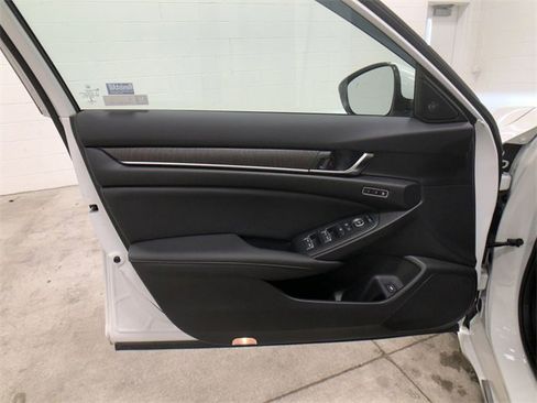 Used 2020 Honda Accord Touring image 18