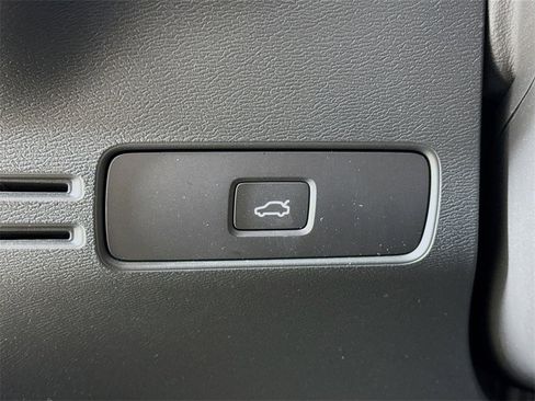 Certified 2023 Volvo C40 P8 Recharge Ultimate w/ Protection Package Premier image 10