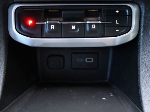 Used 2021 GMC Acadia SLE image 38