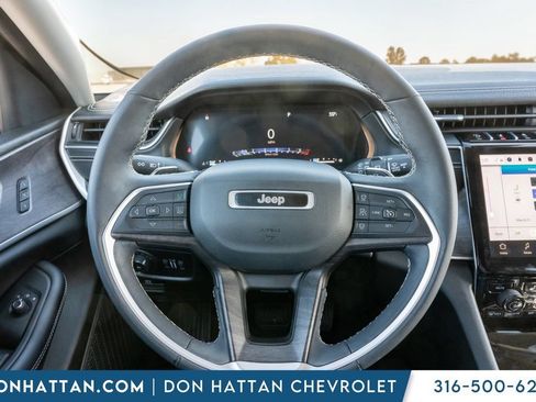 Used 2023 Jeep Grand Cherokee L Limited AWD/4WD image 7