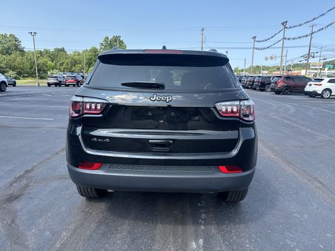 Used 2025 Jeep Compass Latitude w/ Convenience Group AWD/4WD image 4