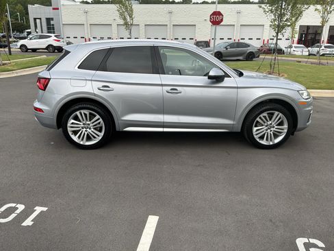 Used 2019 Audi Q5 2.0T Premium Plus w/ Premium Plus Package AWD/4WD image 11