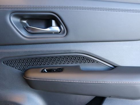 Used 2023 Nissan Ariya AWD image 30