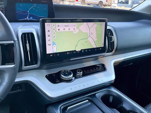 Used 2025 Ford Expedition Active image 6