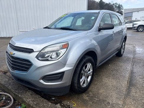 Used 2017 Chevrolet Equinox L image 3