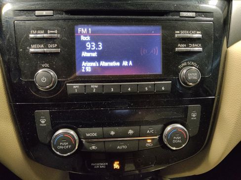 Used 2016 Nissan Rogue SV image 25