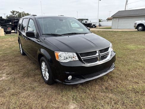 Used 2020 Dodge Grand Caravan SXT FWD image 3