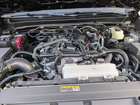 Used 2025 Toyota Tacoma SR5 AWD/4WD image 17