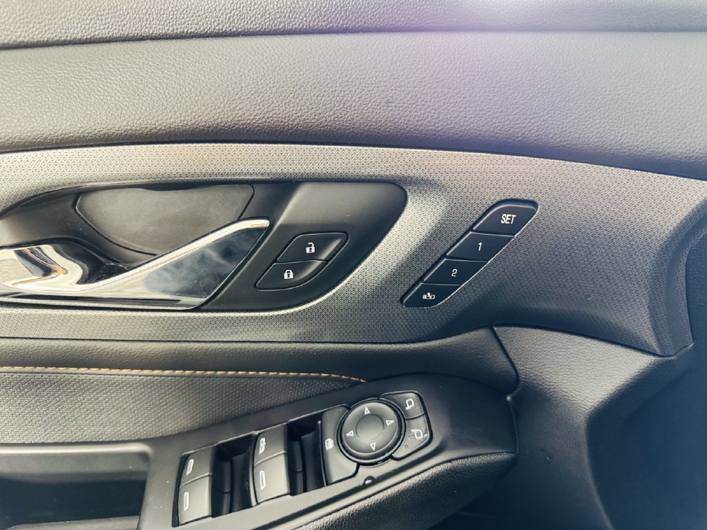 Used 2019 Chevrolet Traverse Premier w/ Driver Confidence II Package FWD image 9