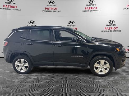 Used 2022 Jeep Compass Latitude image 12