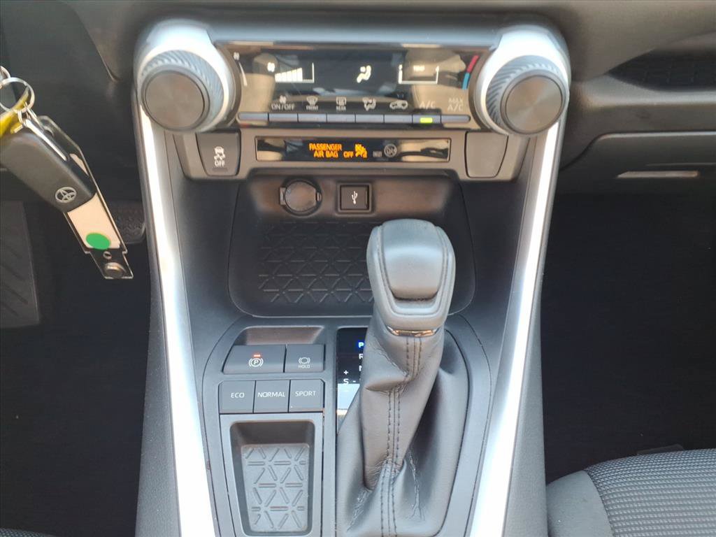Used 2021 Toyota RAV4 LE FWD image 28