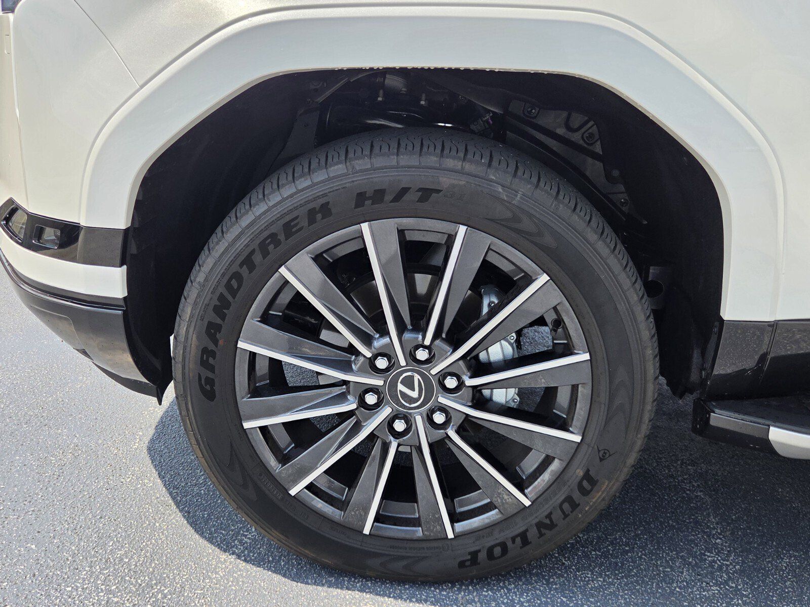 Certified 2025 Lexus GX 550 w/ Cold Area Package AWD/4WD image 11