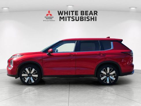 Used 2025 Mitsubishi Outlander SE AWD/4WD image 3