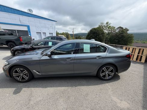 Used 2022 BMW 530i xDrive w/ Convenience Package AWD/4WD image 3