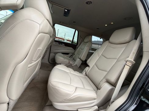 Used 2015 Cadillac Escalade Luxury AWD/4WD image 10