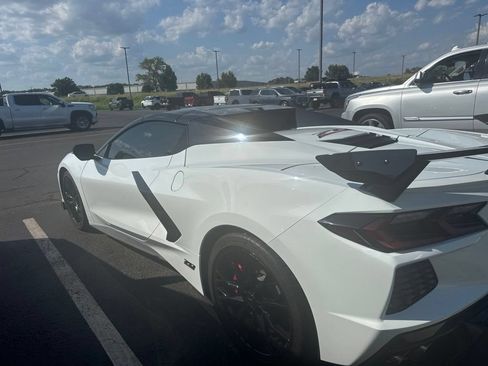 Used 2023 Chevrolet Corvette Stingray Premium Conv w/ Z51 Performance Package RWD image 12