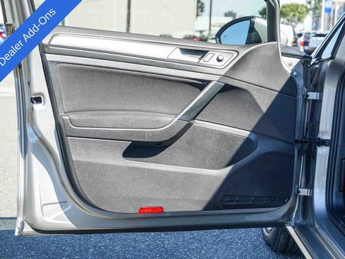 Used 2019 Volkswagen Golf S image 22