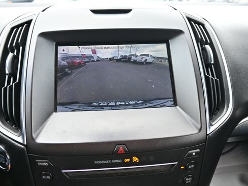 Used 2019 Ford Edge Titanium w/ Cold Weather Package AWD/4WD image 28