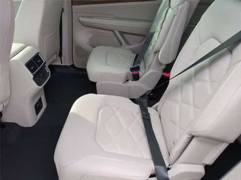 New 2026 Volkswagen Atlas SE image 16