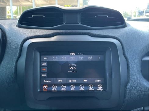 Used 2020 Jeep Renegade Latitude FWD image 14