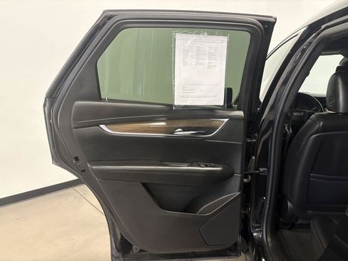 Used 2017 Cadillac XT5 Platinum AWD/4WD image 31